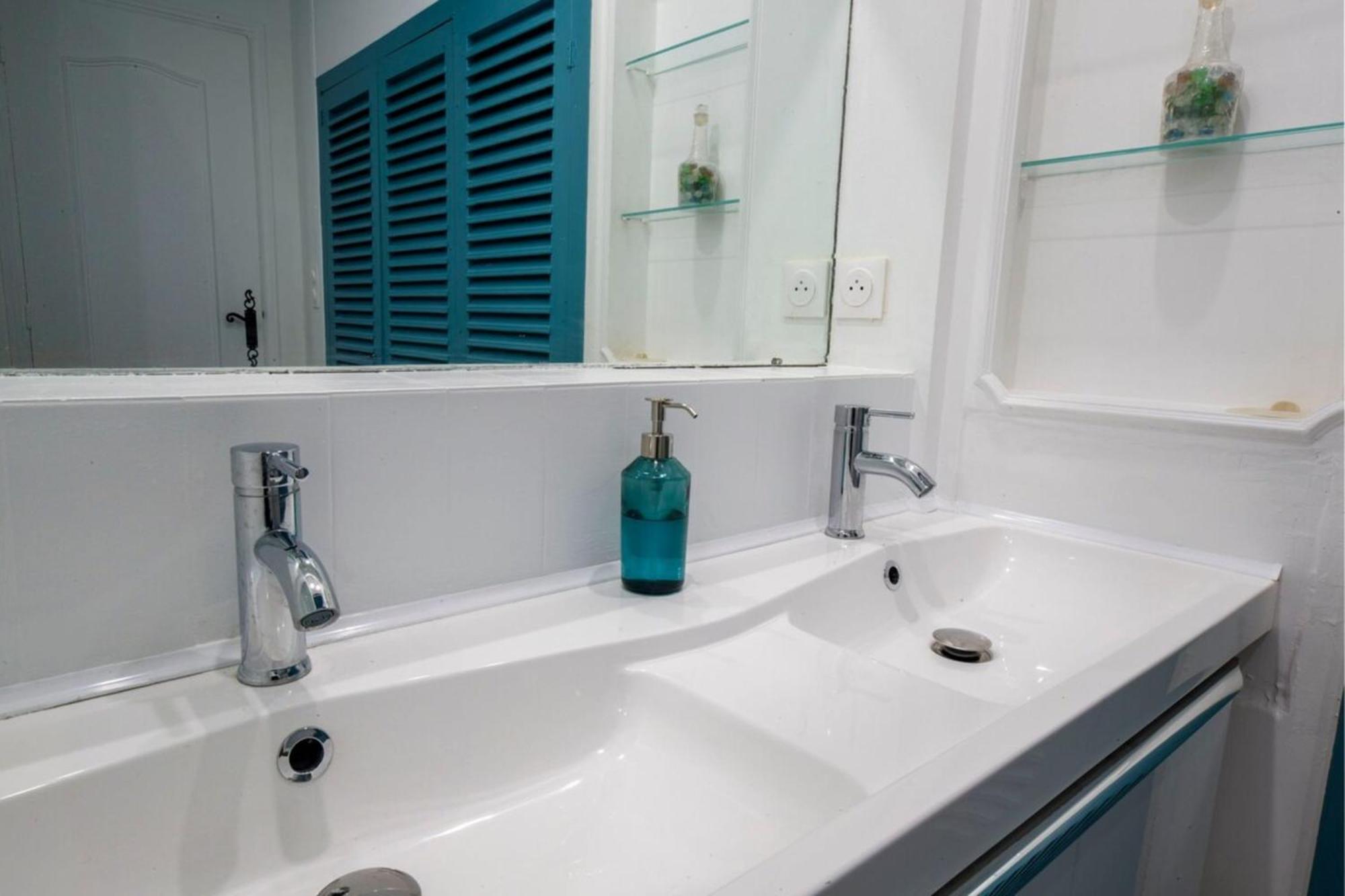 דירות 06M - Old Antibes Beautiful Duplex Terrace With Sea View מראה חיצוני תמונה